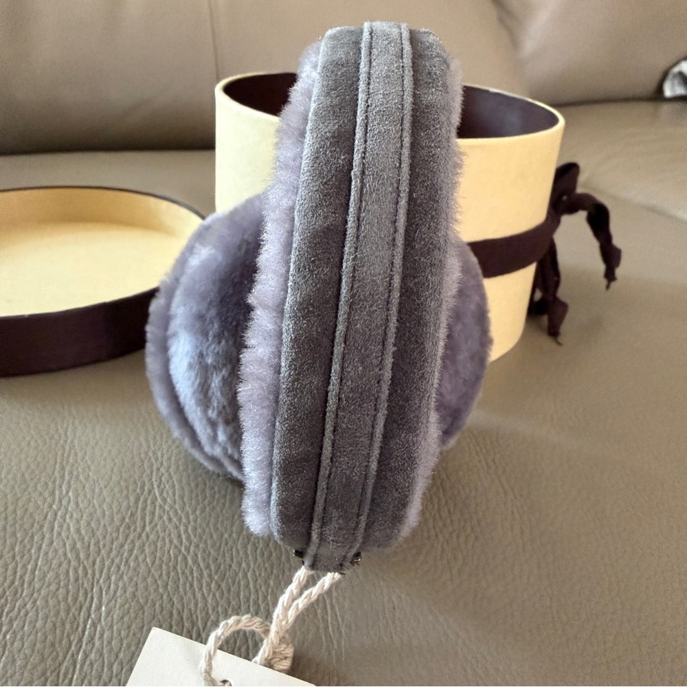 New UGG Grey Earmuffs Shearling Sheepskin Genuine Leather Trim Polyester Fill OS - Picture 6 of 16